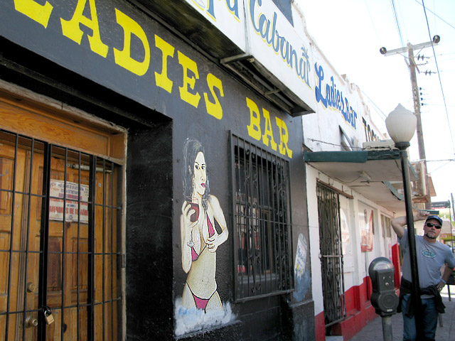 Acuna Mexico Ladies Bar